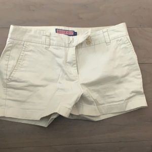 Vineyard vines 3 inch khaki shorts